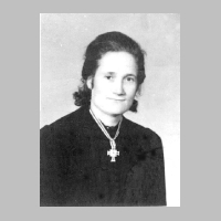 104-0071 Stobingen, Mutter Helene Lange 1943.jpg